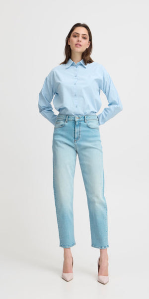 b young LOETTA Mom Fit Jeans in Light Blue