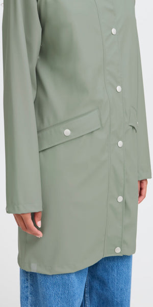 ICHI TAZI Raincoat in Seagrass