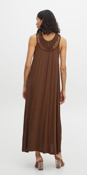 b young PIPA Dress in Cappucino